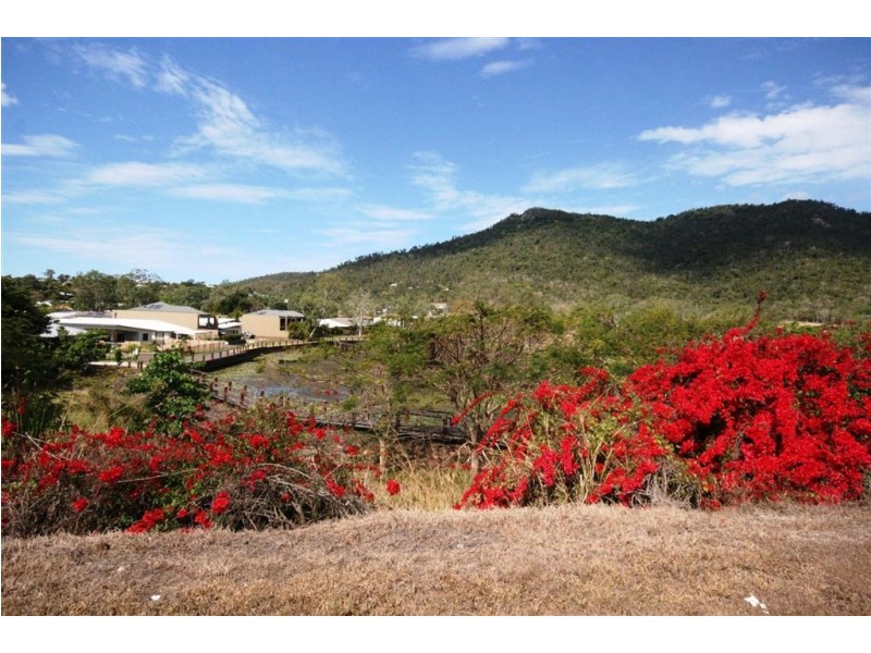 8 Parker Road, Cannonvale QLD 4802