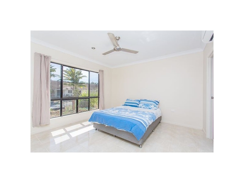 70 Valley Drive, Cannonvale QLD 4802