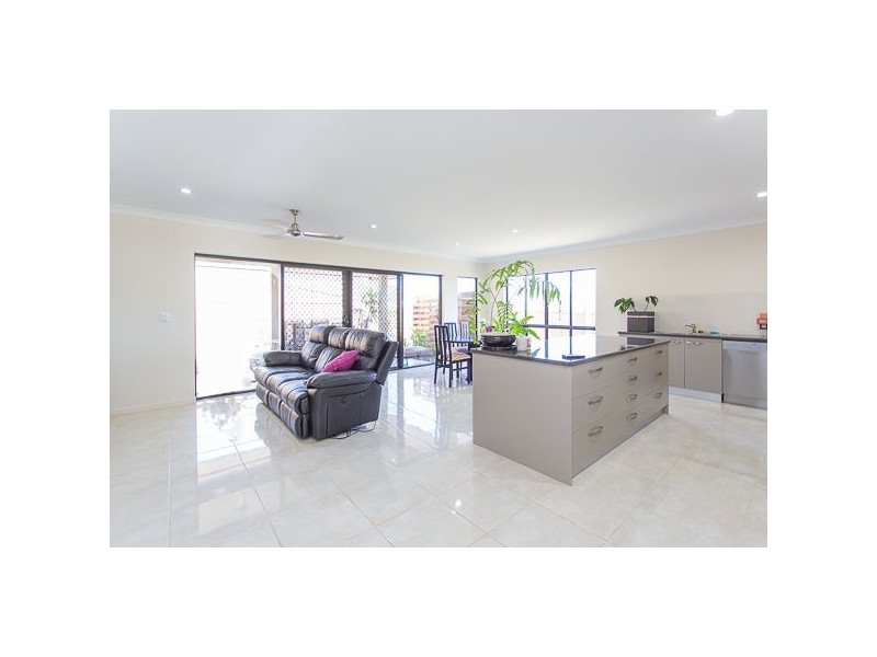70 Valley Drive, Cannonvale QLD 4802