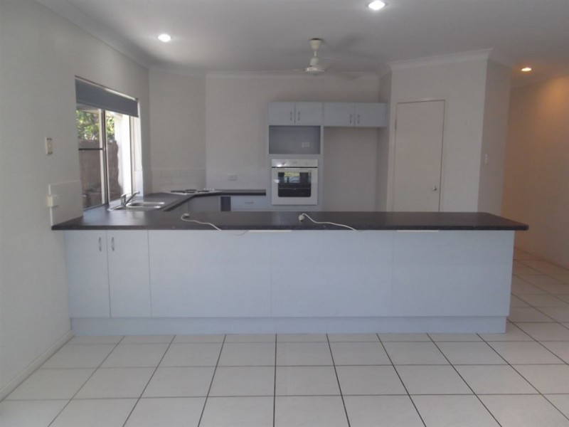 50 Valley Drive, Cannonvale QLD 4802