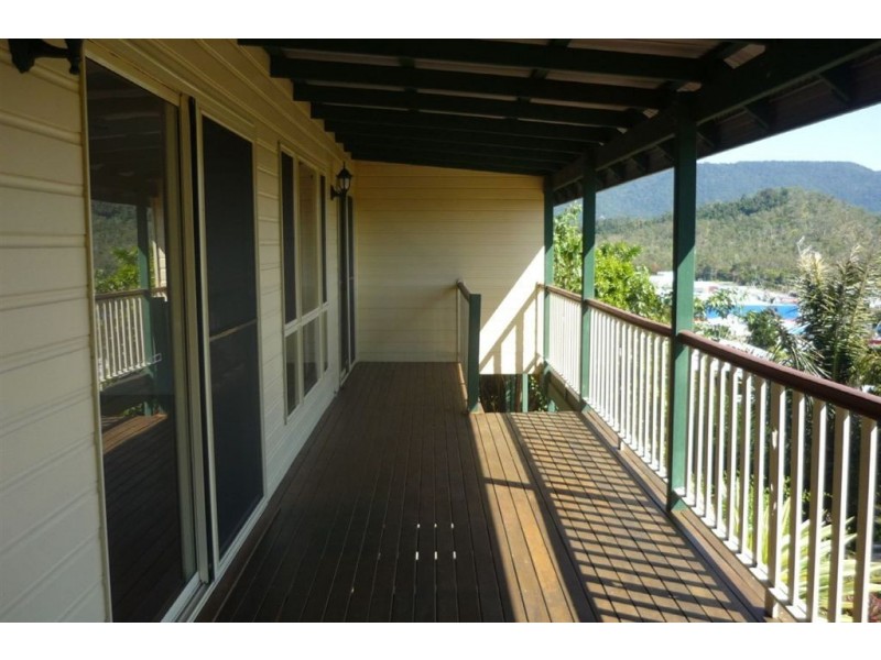 8 Hamilton Avenue, Cannonvale QLD 4802