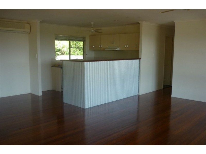 8 Hamilton Avenue, Cannonvale QLD 4802