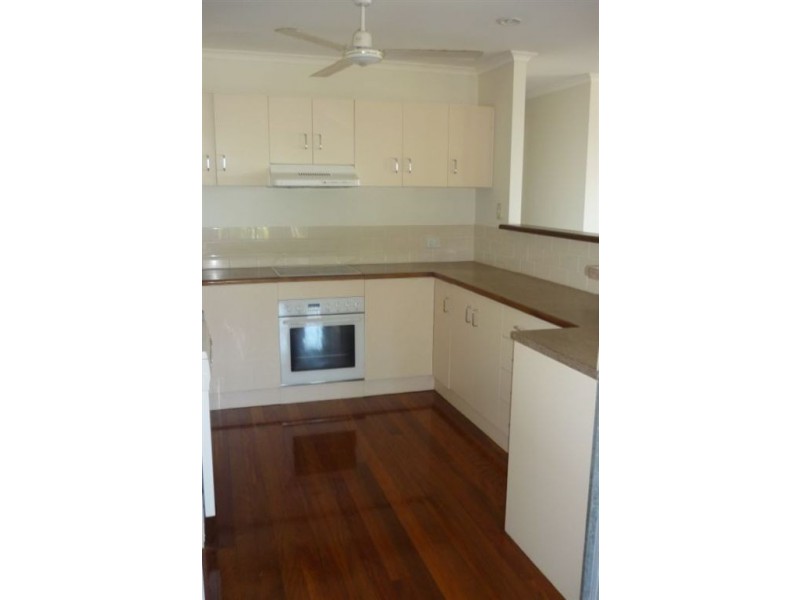 8 Hamilton Avenue, Cannonvale QLD 4802