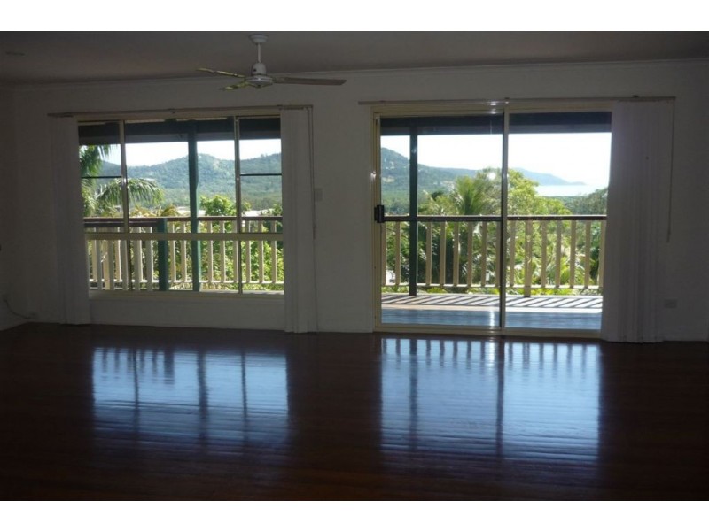 8 Hamilton Avenue, Cannonvale QLD 4802