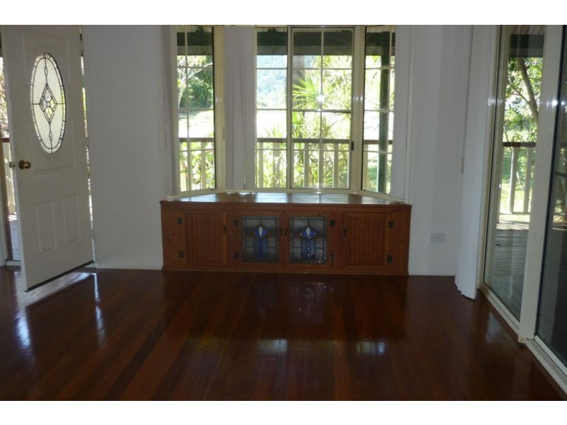 8 Hamilton Avenue, Cannonvale QLD 4802