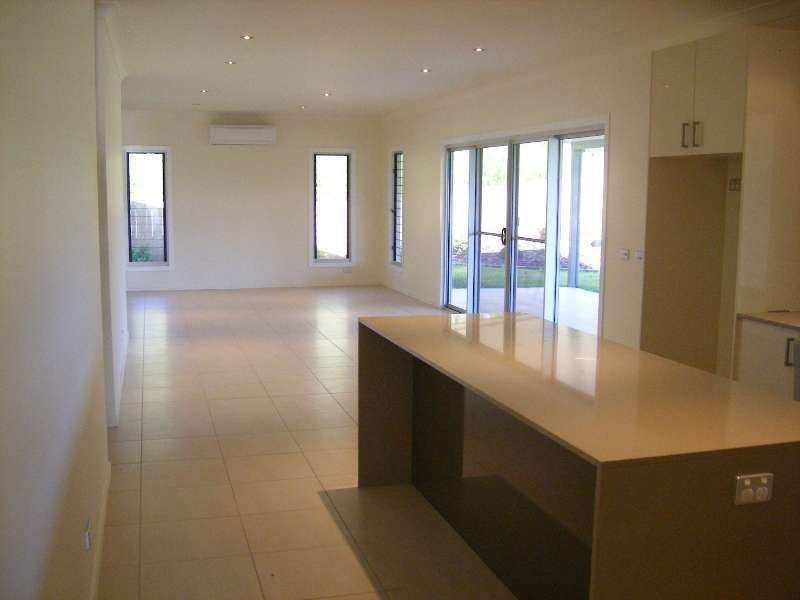 12 Armada Crescent, Jubilee Pocket QLD 4802