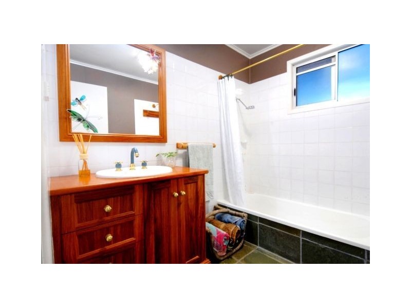 12 Manooka Drive, Cannonvale QLD 4802