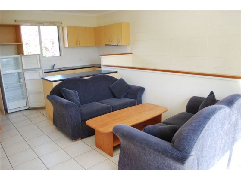 4/1 Pleasant Drive, Cannonvale QLD 4802