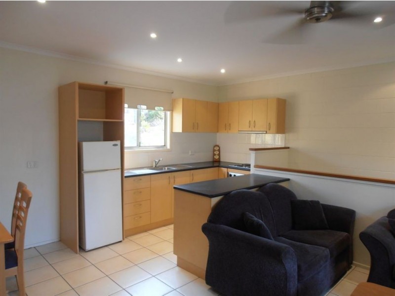 4/1 Pleasant Drive, Cannonvale QLD 4802