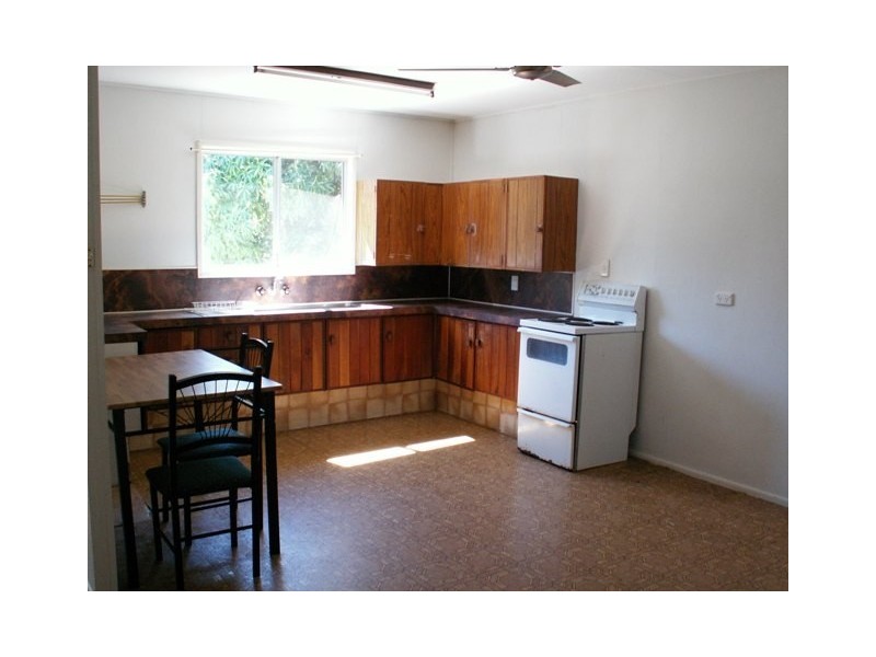 5 Salmon Street, Cannonvale QLD 4802