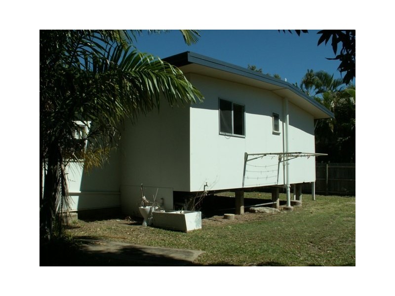 5 Salmon Street, Cannonvale QLD 4802