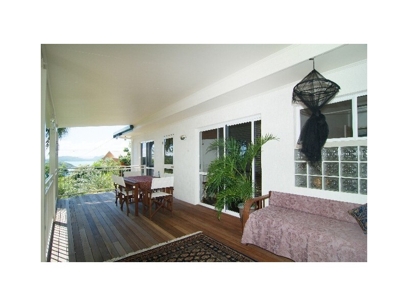 14 Passage Avenue, Shute Harbour QLD 4802