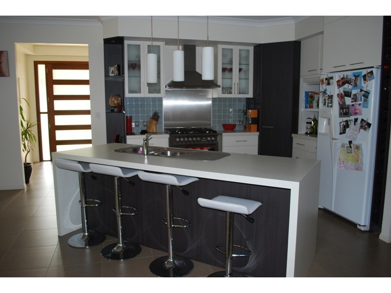 27 Armada Crescent, Jubilee Pocket QLD 4802