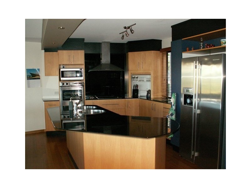 15 Nara Ave, Airlie Beach QLD 4802