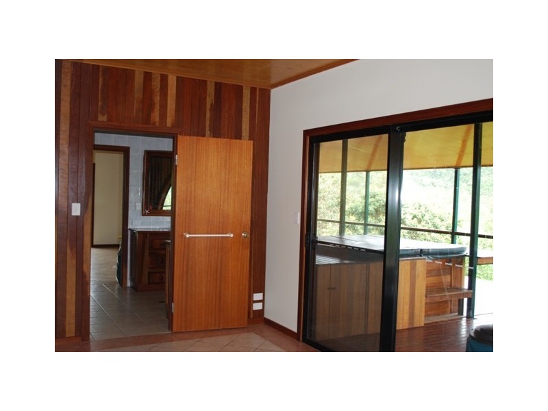 423 Paluma Road, Cannonvale QLD 4802