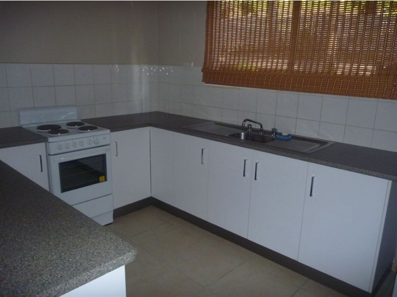 2/23 Manooka Drive, Cannonvale QLD 4802