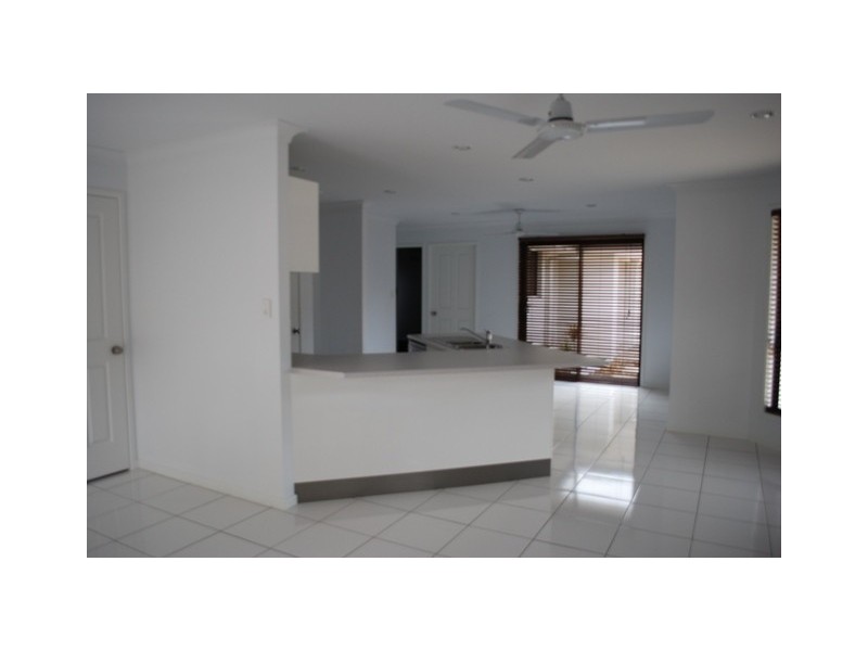 B/7 Wills Court, Cannonvale QLD 4802