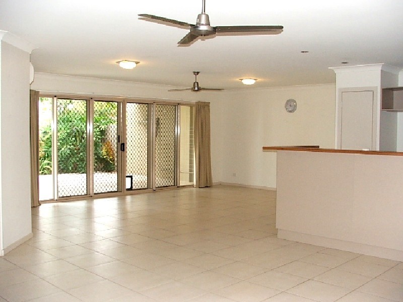 1/1 Wills Court, Cannonvale QLD 4802