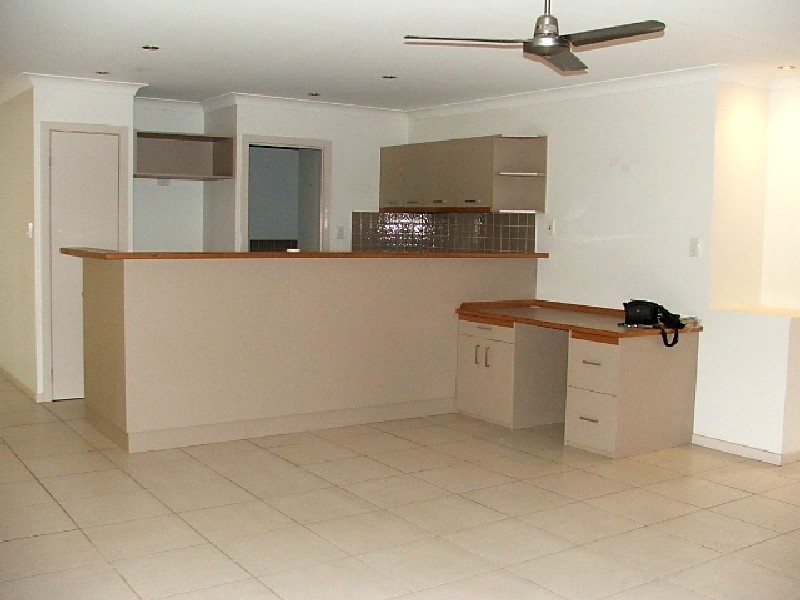 1/1 Wills Court, Cannonvale QLD 4802