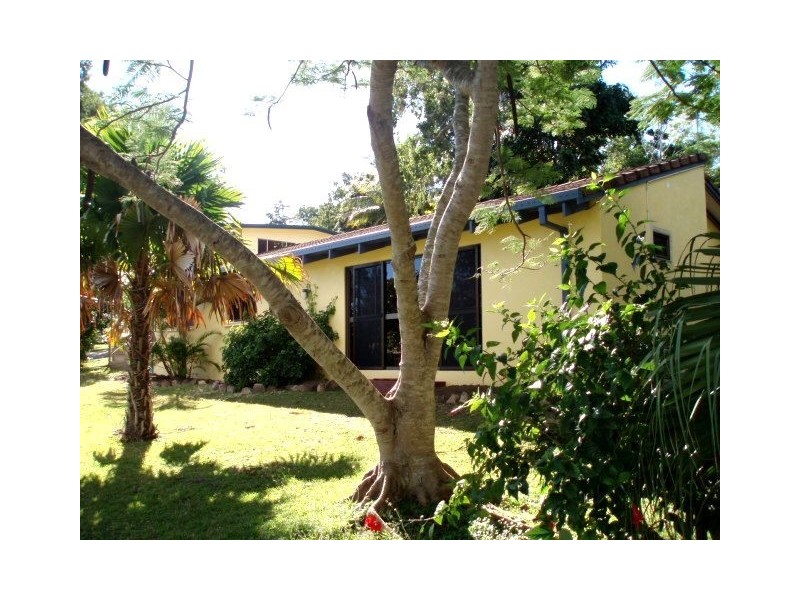 17 Wamibiri Street, Cannonvale QLD 4802