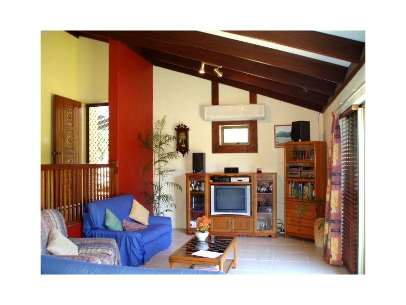 17 Wamibiri Street, Cannonvale QLD 4802