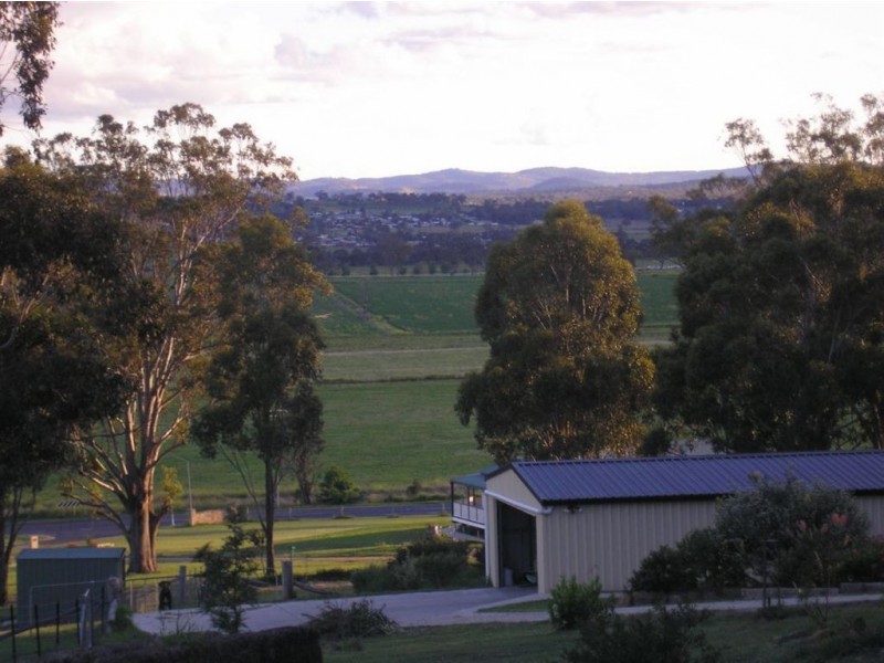 12 Charlie Doy Pl, Warwick QLD 4370