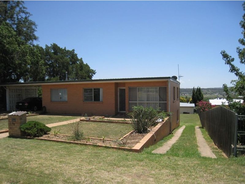 69 Locke St, Warwick QLD 4370