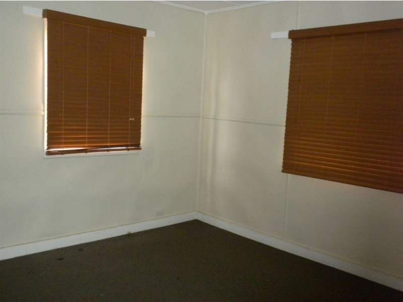 5 Clowes Cres, Warwick QLD 4370