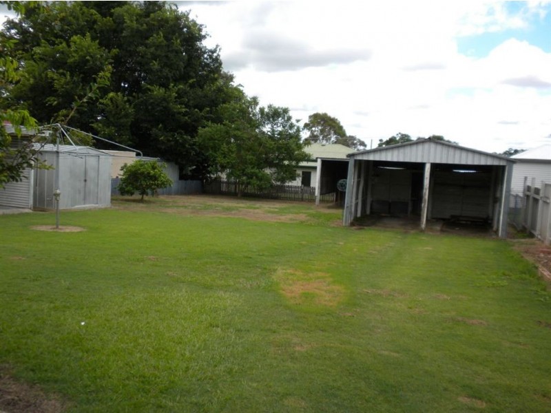 5 Clowes Cres, Warwick QLD 4370