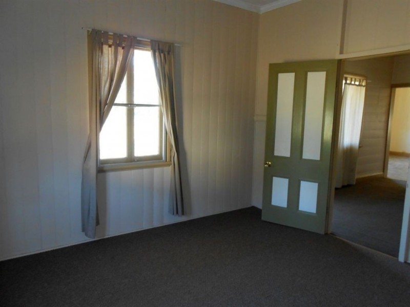 11 Rose St, Warwick QLD 4370