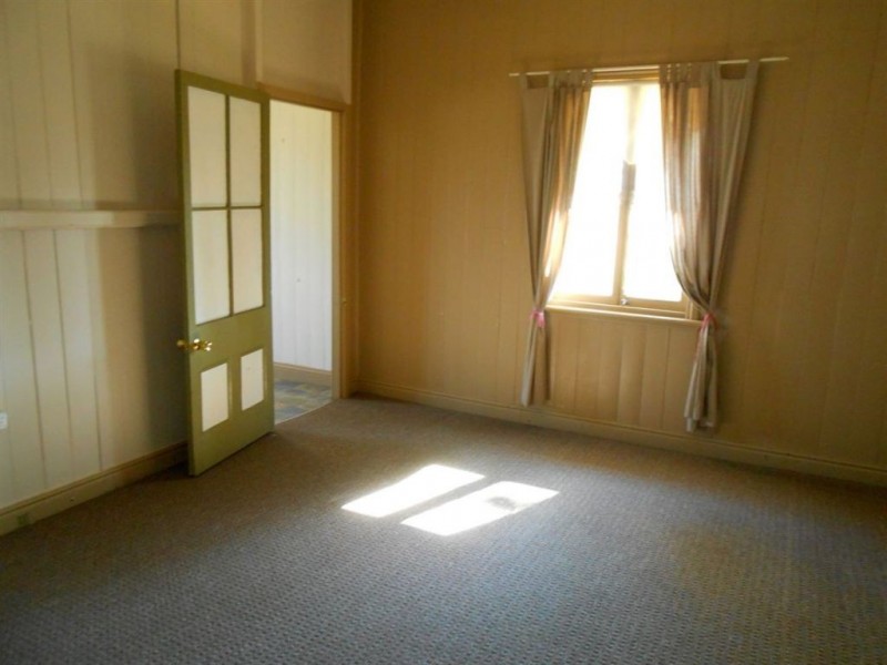 11 Rose St, Warwick QLD 4370