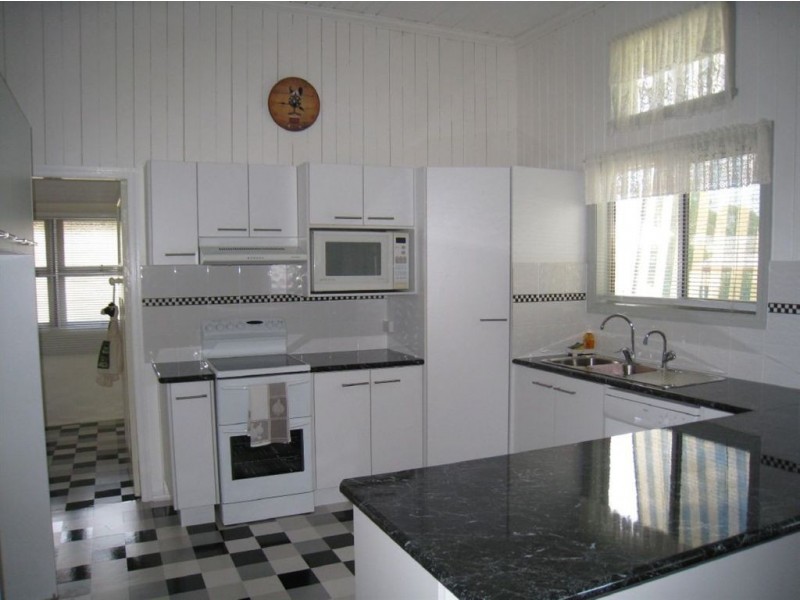 96 Pratten St, Warwick QLD 4370