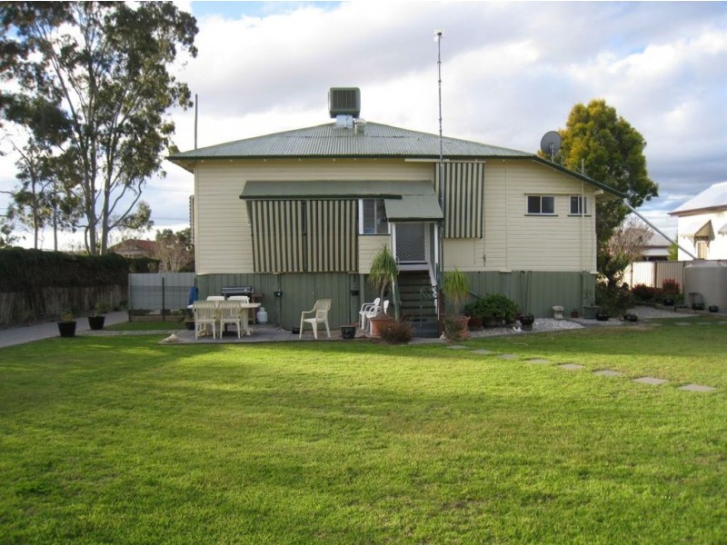96 Pratten St, Warwick QLD 4370