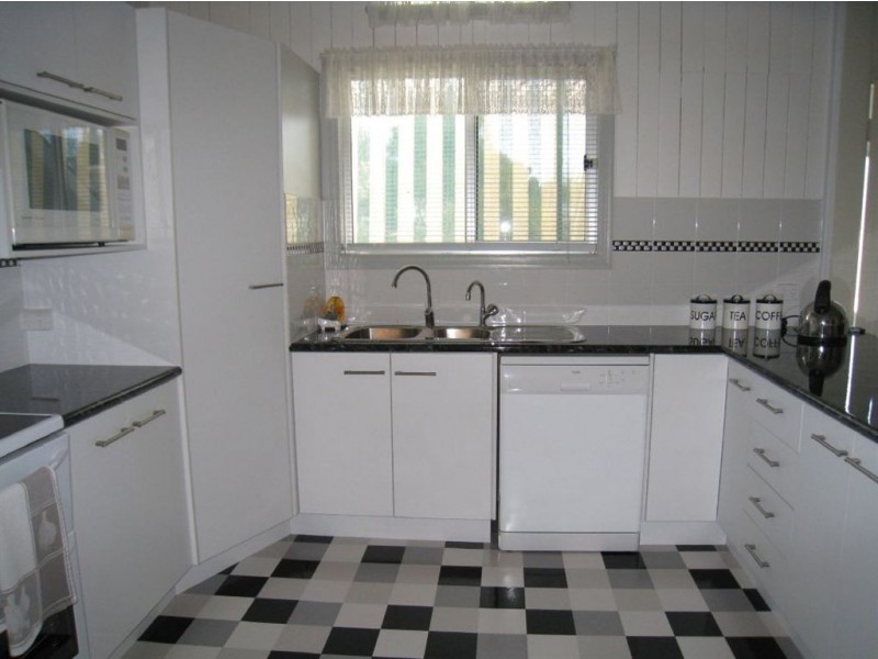 96 Pratten St, Warwick QLD 4370