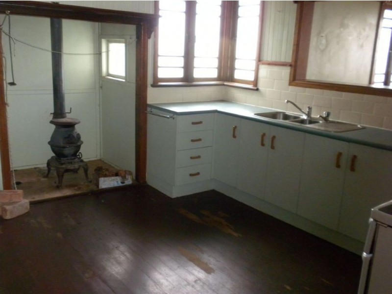 28 Wallace St, Warwick QLD 4370