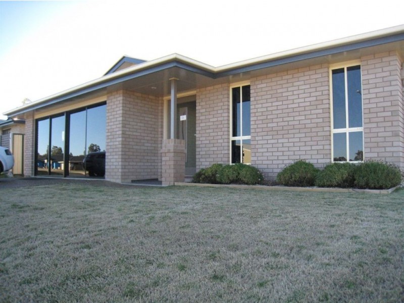 4 Floribunda Ave, Warwick QLD 4370