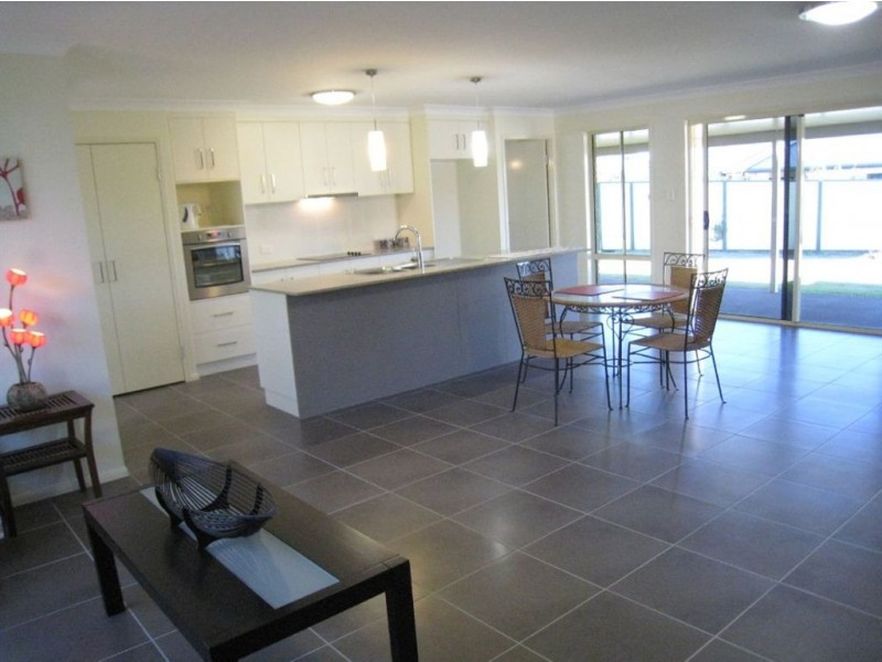 4 Floribunda Ave, Warwick QLD 4370