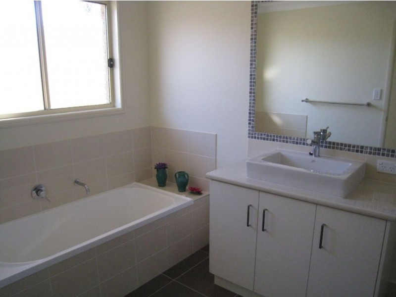 4 Floribunda Ave, Warwick QLD 4370