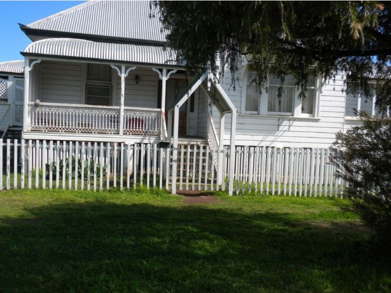 1 Guy St, Warwick QLD 4370