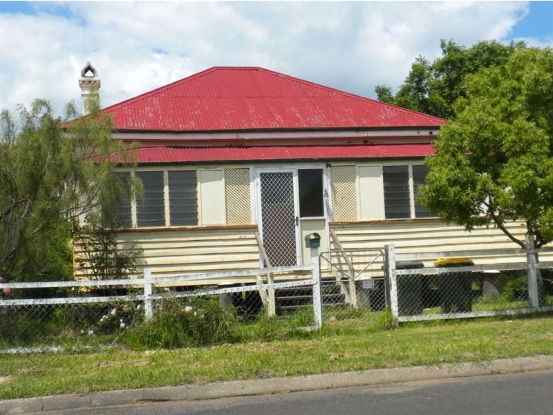 26 Pratten St, Warwick QLD 4370