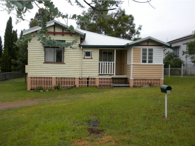 42 Furness Cres, Warwick QLD 4370