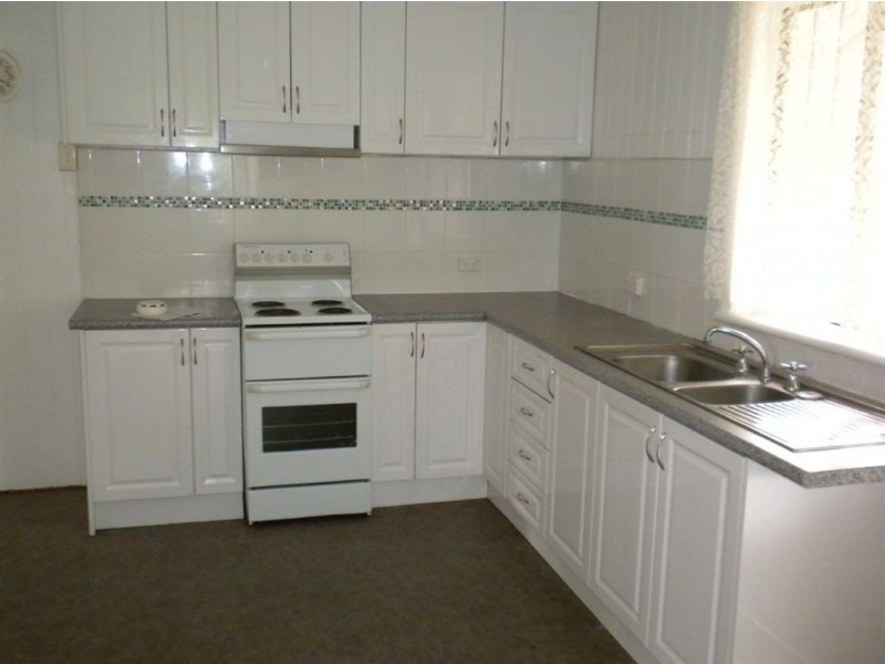 42 Furness Cres, Warwick QLD 4370