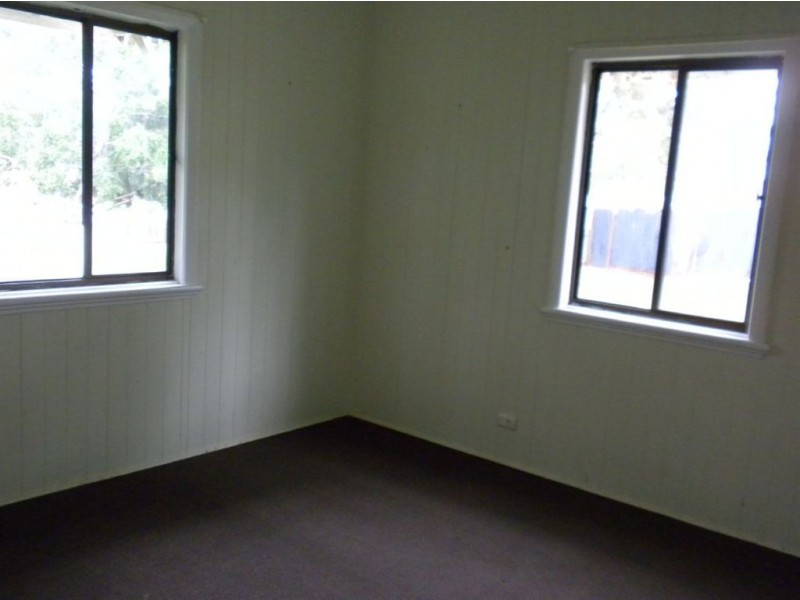 42 Furness Cres, Warwick QLD 4370