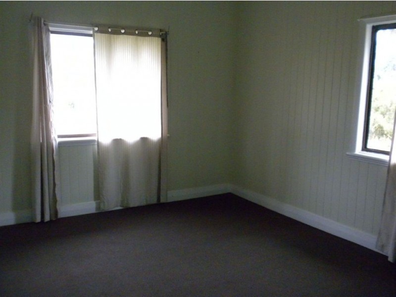 42 Furness Cres, Warwick QLD 4370