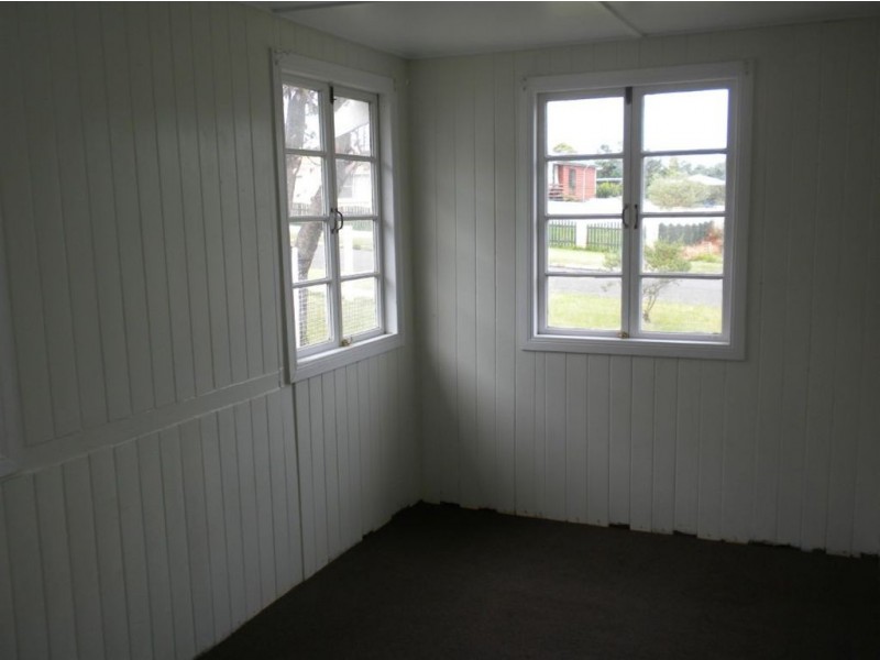 42 Furness Cres, Warwick QLD 4370