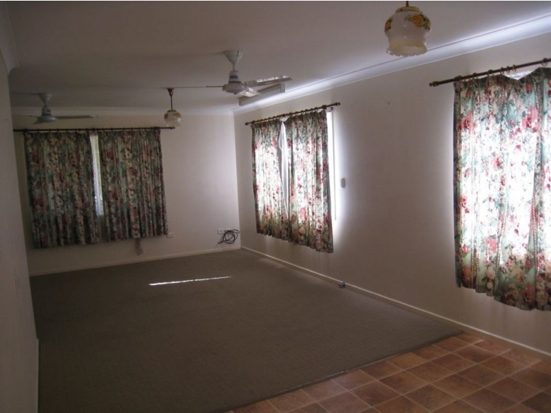 34 Wallace St, Warwick QLD 4370
