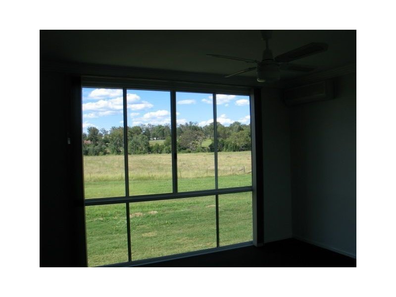 256 East St, Warwick QLD 4370