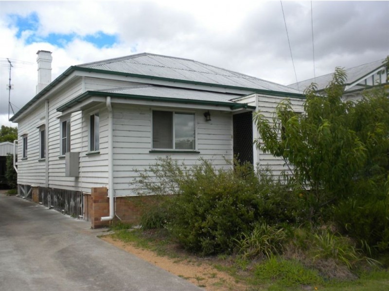 14 Wood St, Warwick QLD 4370