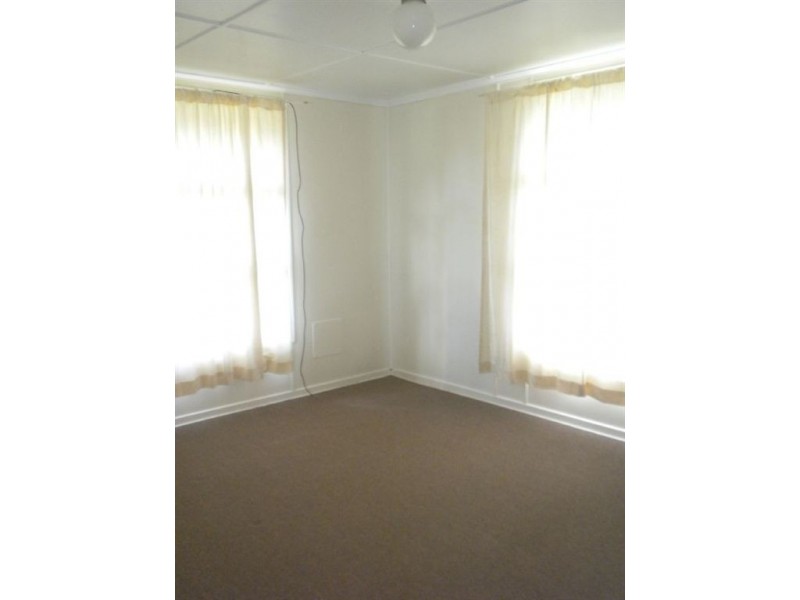 4 McEniery St, Warwick QLD 4370