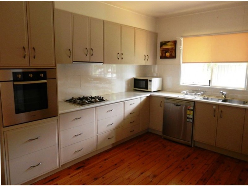 28 High St, Warwick QLD 4370